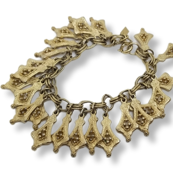 EMMONS VINTAGE ETRUSCAN STYLE GOLDTONE STATEMENT CHARMED BRACELET - Picture 4 of 8